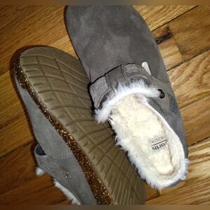 Earth Origins Gray Faux-Fur Lined Women's Slip-On Shoes 7.5